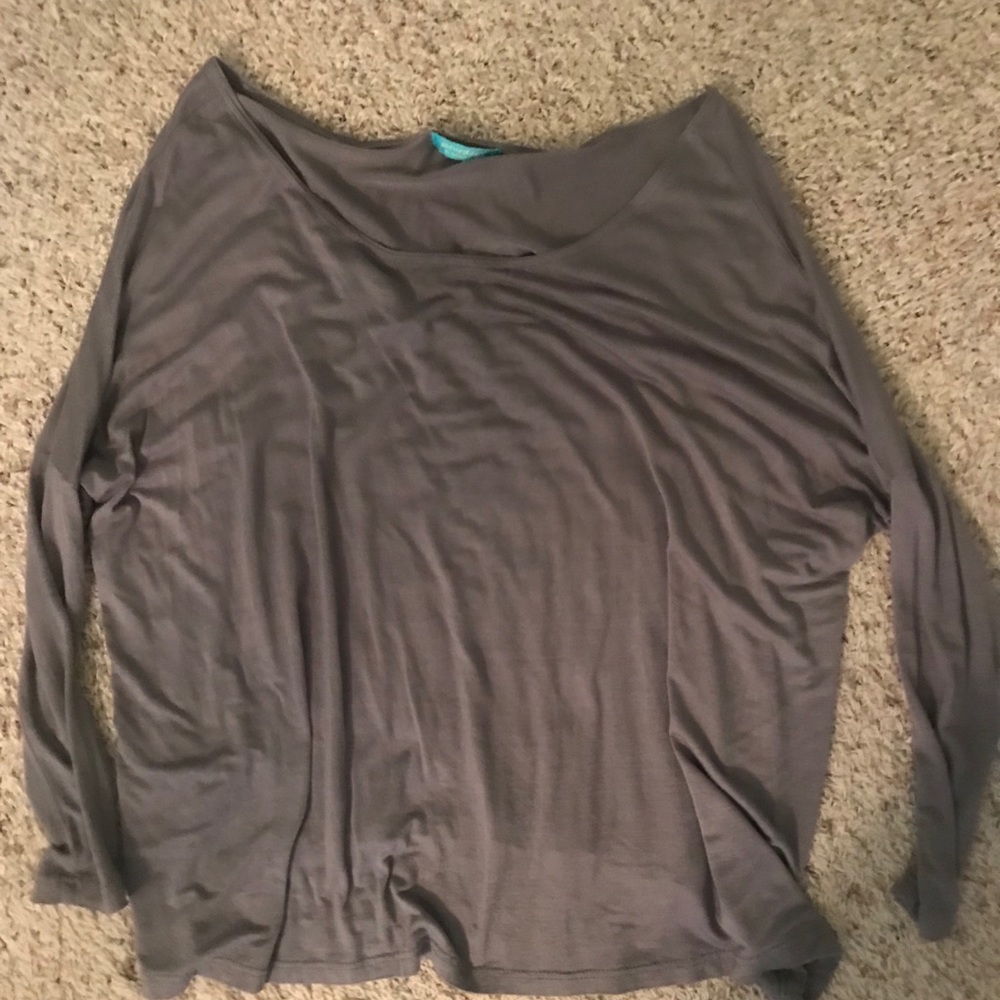 grey piko top.